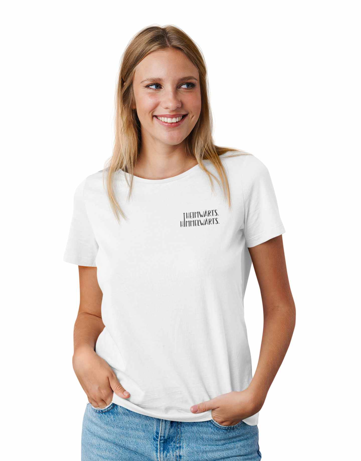Junge Frau trägt nachhaltiges, christliches T-Shirt mit christlicher Spruch "Heimwärts. Himmelwärts".
