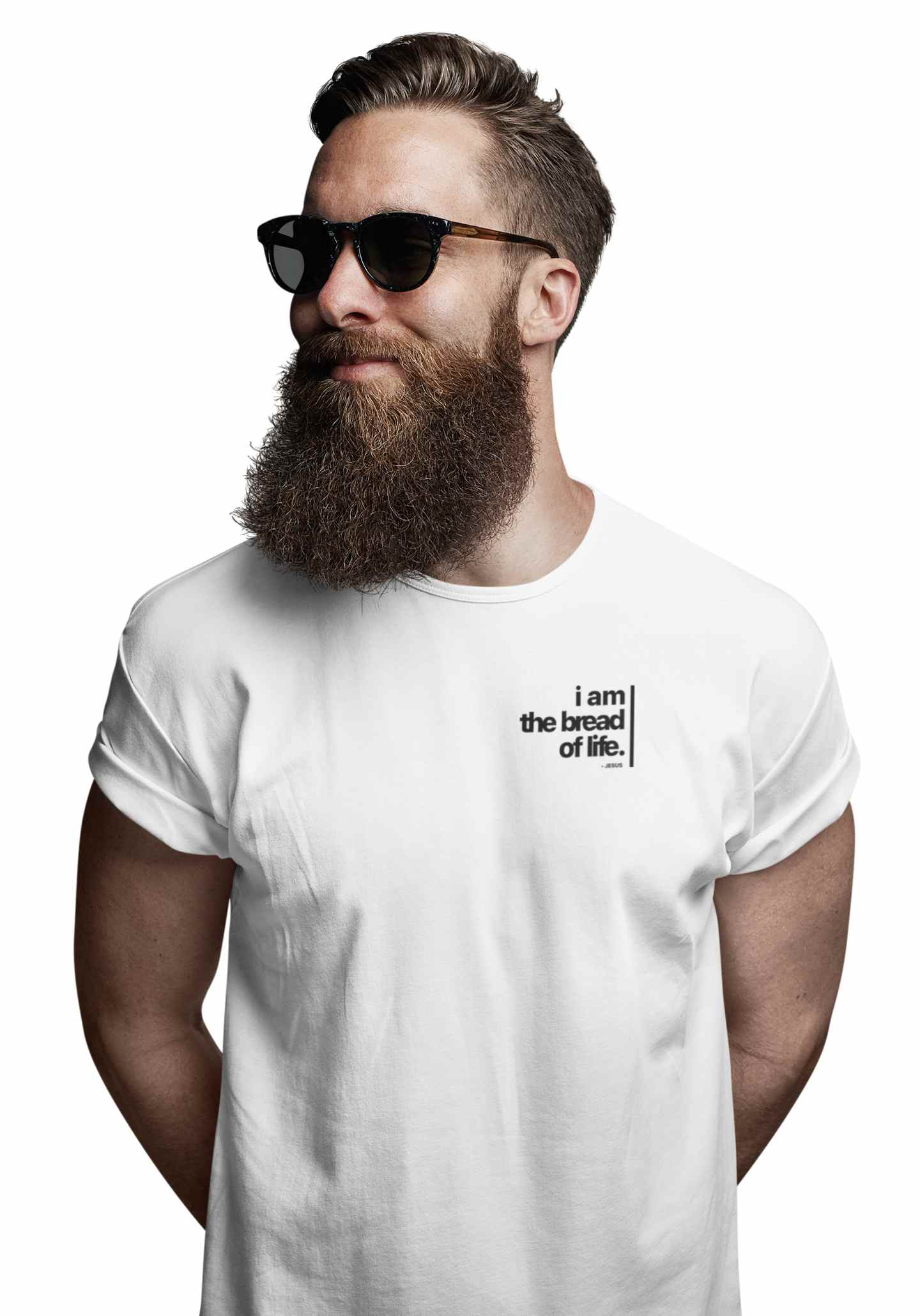 Junger, bärtiger Mann trägt nachhaltiges, christliches T-Shirt mit christlicher Spruch "I am the bread of life - Jesus"